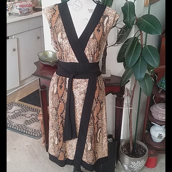 Dress - Picture 1 of 4